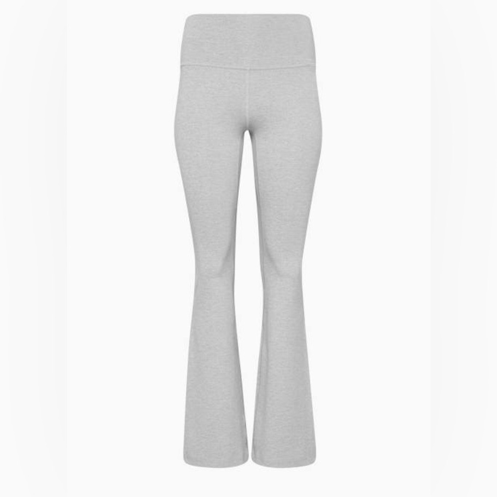Aritzia Golden
LIFE ATMOSPHERE FLARE HI-RISE LEGGING
SIZE	4	SPACE DYE CHROME